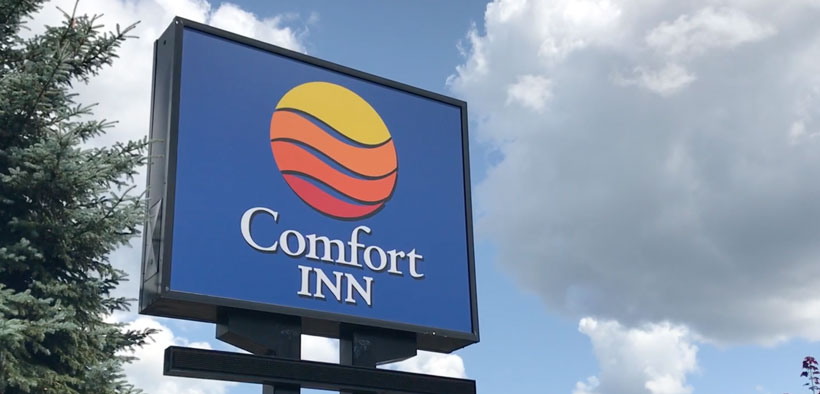 Members at Comfort Inn London achieve new union contract.