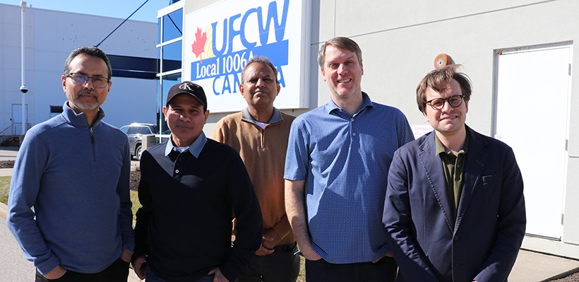 UFCW 1006A members at the Maple Leaf Foods canning plant in Mississauga ratified a new union contract with strong gains. The members of the negotiating committee is pictured with the story. 